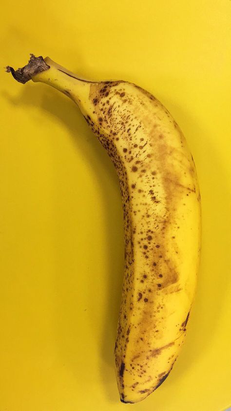 Banana, the real yellow.  Andy Warhol Pantone color banana. Banana Picture, Aesthetic Tumblr Backgrounds, Chiquita Banana, Punjabi Culture, Buddha Art Drawing, Food Sculpture, Banana Art, Tumblr Backgrounds, Fruit Photography