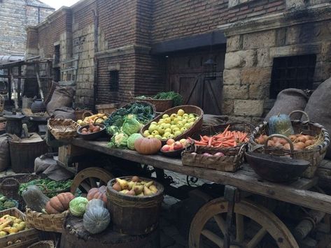 Medieval Market, Medieval Aesthetic, Medieval Life, Market Stalls, Medieval Times, Medieval Town, Fantasy Aesthetic, Medieval Fantasy, Httyd