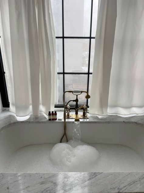 Bath Tub, Fresh And Clean, House Inspo, Bathroom Interior Design, Bathroom Interior, Room Inspo, Interior And Exterior, Self Care, Vision Board