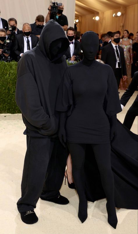 Kim K And Kanye, Kanye West Show, Estilo Kim Kardashian, Kanye West Outfits, Estilo Kardashian, Kanye West And Kim, Kim Kardashian Kanye West, Met Gala Outfits, Kim Kardashian Outfits