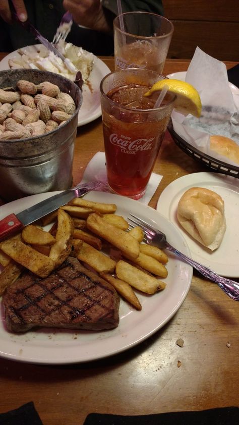 Texas Roadhouse Aesthetic, Texas Roadhouse Food, Texas Steak, Texas Roadhouse Steak, Maybelline Falsies, Texas Food, Texas Roadhouse, Food Goals, Food Is Fuel