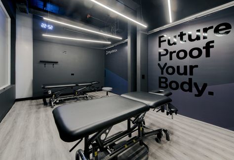 Gym Massage Room, Sport Massage Room, Sport Massage Therapy, Sports Massage Room Ideas, Physiotherapy Office, Physio Room, Physiotherapy Room, Chiropractic Office Design, Massage Room Design