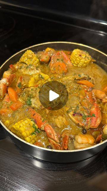 Crab Meal Ideas, Spicy Seafood Stew, Carribean Thanksgiving Dinner, Crab Meat Dinner Recipes, Curry Seafood Recipes, Seafood Ideas For Dinner, How To Cook Crab, Stuff Shrimp With Crabmeat, Seafood Rice With Crab And Shrimp