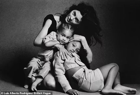 Billionaire Kylie Jenner becomes the FIRST member of her family to grace the cover of British Vogue as she discusses 'finally finding her feet' in the fashion industry after devoting her 20s to motherhood | Daily Mail Online Fashion Bible, Kylie J, Kardashian Family, Kylie Jenner Outfits, Kylie Kristen Jenner, Vogue Us, King Kylie, Vogue Covers, Popular Art