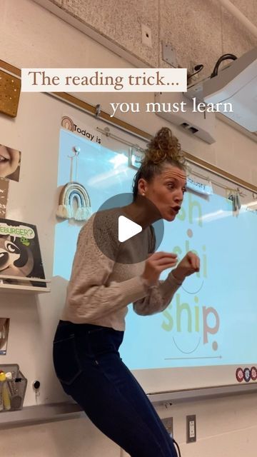 Lindsay / Early Years Literacy Specialist on Instagram: "✨Trouble BLENDING words? This strategy will help✨  Drop the word ⚠️ BLEND ⚠️ below ⬇️ for a link to my “Scooping Mats” AND teaching slides seen ⬆️  Can your child read each of these sounds /c/a/t but can’t blend them together? And might say random words instead- car, cake, house? 😬  Never fear! Successive blending is here! This has been a game changer in my classroom!  Some readers need more support with short term memory. These readers can read /c/a/t but when blending the phonemes together they may say “car” or “catch” or another similar word.  If this happens take a step back and do this:  1. Read each sound adding on one letter at a time  2. Scoop the first and second sound together, then add the final sound  3. Use blending mat Teaching Letter Blends, Teach Blending Sounds, Word Blending Activities First Grade, Blending Strategies Kindergarten, Blending 2 Letter Sounds, Blending Sounds Activities Preschool, 2 Letter Blending Words, Blending Reading Activities, Letter Blending Activities