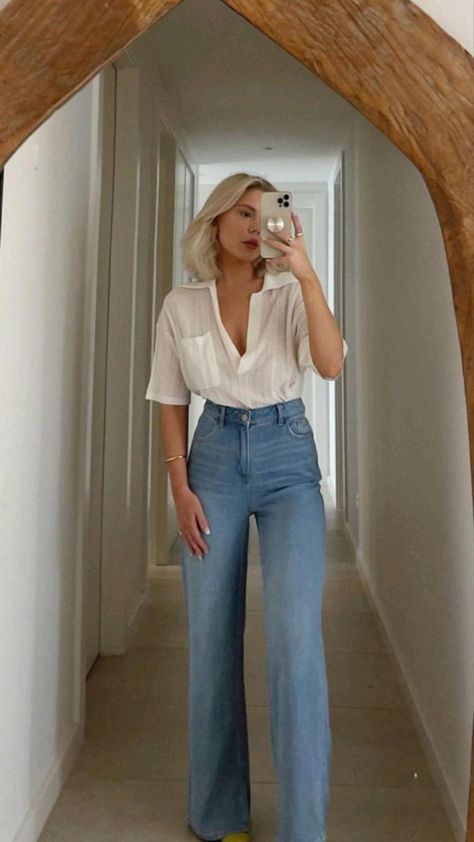 Physical Aesthetic, Office Streetwear, Elegant Fits, Streetwear Fashion Aesthetic, 2023 Wardrobe, Flare Jeans Outfit, Street Wear Fashion, Feminine Casual, Closet Aesthetic