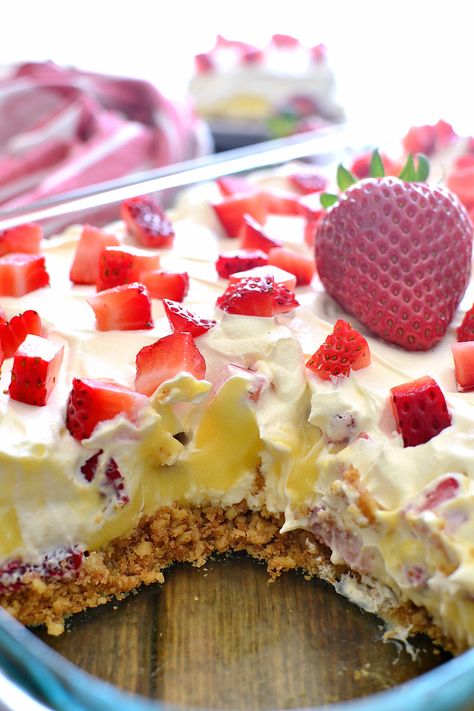 This Strawberries & Cream Lush Dessert combines a crunchy cookie crust with vanilla pudding, whipped topping, and fresh strawberries for a delicious summer treat that's guaranteed to become a favorite! Strawberry Banana Desserts, Vanilla Pudding Desserts, Strawberry Lush, Strawberry Cheesecake Lush, Pistachio Pudding Cake, Strawberry Banana Cheesecake Salad, Lush Dessert, Lush Recipes, Lemon Tree Dwelling