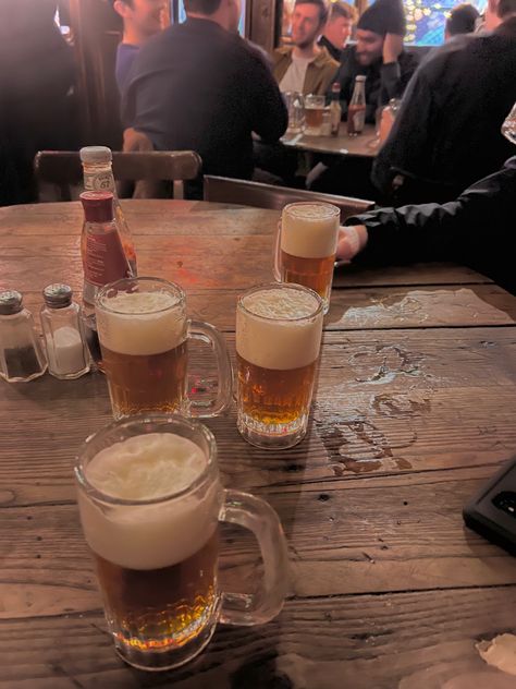 #beer #nyc #nightlife Beer Astethic, Beer Aesthetic, Beer Night, Nyc Nightlife, Beer Photography, Nyc Night, Mixed Drinks Alcohol, Alcohol Aesthetic, Drinks Alcohol