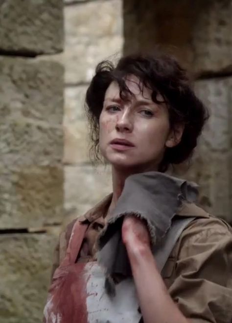 Combat Claire | Caitriona Balfe | Outlander Starz Caitriona Balfe Outlander, Claire Beauchamp, Claire Outlander, Outlander Novel, Gabaldon Outlander, Catriona Balfe, Diana Gabaldon Books, Claire Randall, Scottish Warrior