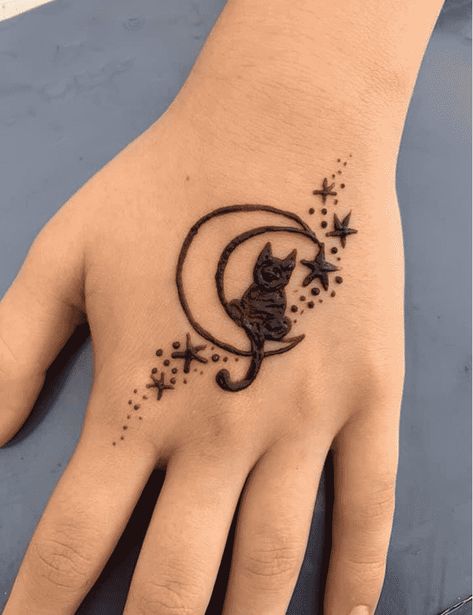 Cat Mehndi Design Images (Cat Henna Design Ideas) Simple Mehendi Tattoos, Cat Mehandi Designs, Cat Mehndi Design, Henna Mushroom Designs, Henna Ideas For Kids, Henna Designs One Finger, Cute And Simple Henna Designs, Cute Henna Animals, Cat Mehendi Designs