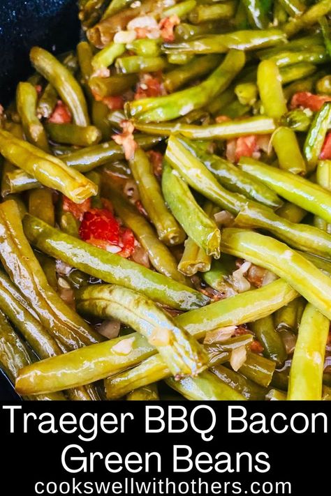 cooked green beans with bacon in a skillet Smoker Side Dish, Bbq Green Beans, Smoked Green Beans, Bacon Green Beans, Easy Smoker Recipes, Grilled Green Beans, Bacon Wrapped Green Beans, Smoked Pork Tenderloin, Grilled Vegetable Recipes