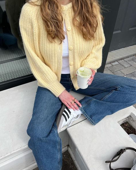 This yellow cardigan all spring long 💛 Pastel Cardigan Outfit, Yellow Cardigan Outfits, Knit Cardigan Outfit, Outfit Cardigan, Knit Coat, Cardigan For Women, Cardigan Outfit, Yellow Cardigan, Yellow Outfit