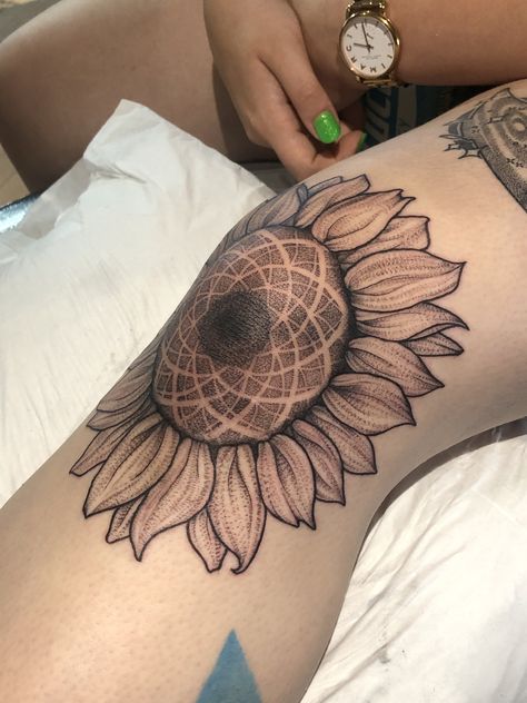 @demidots_tattoo Sunflower Knee Tattoo, Tattoos Sunflower, Above Knee Tattoo, Tattoo Knee, Infinite Intelligence, Tattoo Over Scar, Knee Tattoo, Sunflower Tattoo, Above Knee