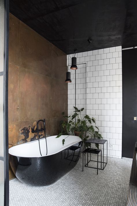 6 Big Bathroom Trends We're Not Ready To Say Goodbye To Black White Bathrooms, White Bathroom Designs, Bathroom Design Trends, Bathtub Design, Bad Inspiration, Big Bathrooms, Bathroom Trends, Trendy Bathroom, White Rooms