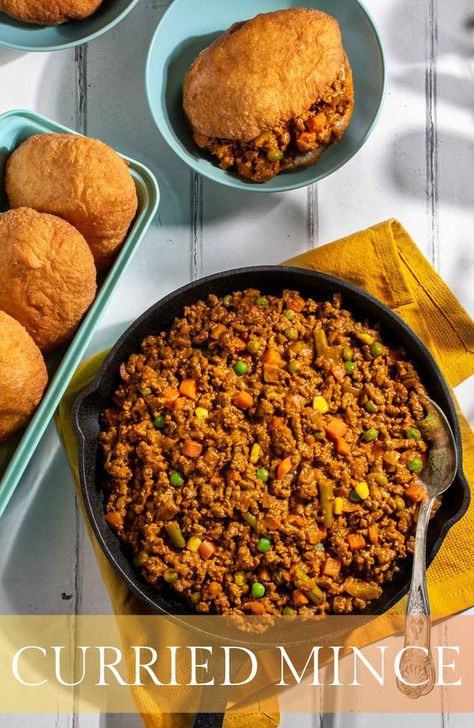 Curried Minced Beef Recipes, Vetkoek And Mince, Vetkoek Filling Ideas, Savoury Mince Recipe, African Curry, Marzipan Icing, Vegetable Curries, Christmas Fruit Cake Recipe, Easy Christmas Cake