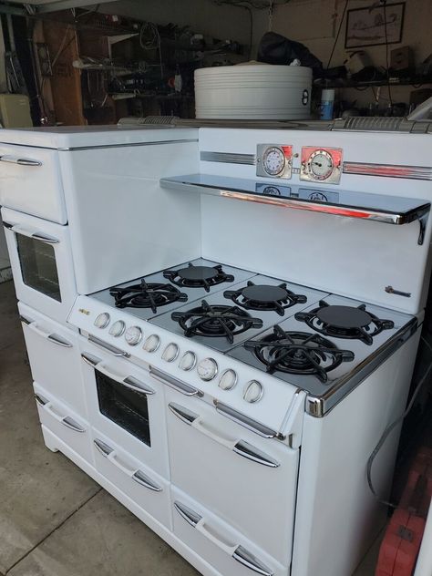 antique stoves O'Keefe and Merritt aristocrat town and country vintage retro | eBay Retro Stoves, Old Country Kitchens, Antique Kitchen Stoves, Retro Stove, Vintage Stove, Retro Kitchen Appliances, Vintage Kitchen Appliances, Vintage Style Kitchen, New Stove