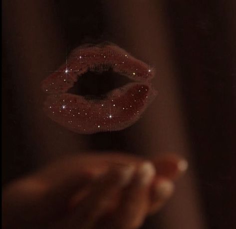 Pink Tumblr Aesthetic, Abstract Wallpaper Design, Rosé Brown, Glitter Girl, Glitter Lips, Dark Lips, Princess Aesthetic, Kiss Makeup, Ideas For Instagram Photos