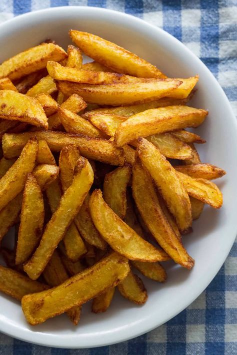 German Snacks, French Fries At Home, Potato Varieties, Making French Fries, French Fries Recipe, Popular Side Dishes, Raw Potato, Money Saving Meals, Snack Foods