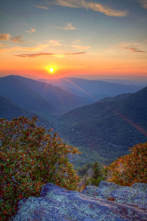 Sunset over the Great Smoky Mountains (Tennessee) by Scott Oves Great Smoky Mountains, Chimney Tops, Great Smoky Mountains National Park, Smoky Mountain National Park, Smoky Mountains, In The Mountains, Beautiful Sunset, Most Beautiful Places, Beautiful Landscapes