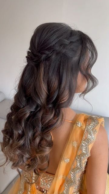 Mehndi Hairstyles, Bridemaids Hairstyles, Vintage Bridal Hair, Unique Wedding Hairstyles, Hair Style On Saree, Engagement Hairstyles, Traditional Hairstyle, Guest Hair, Bridal Hair Inspiration