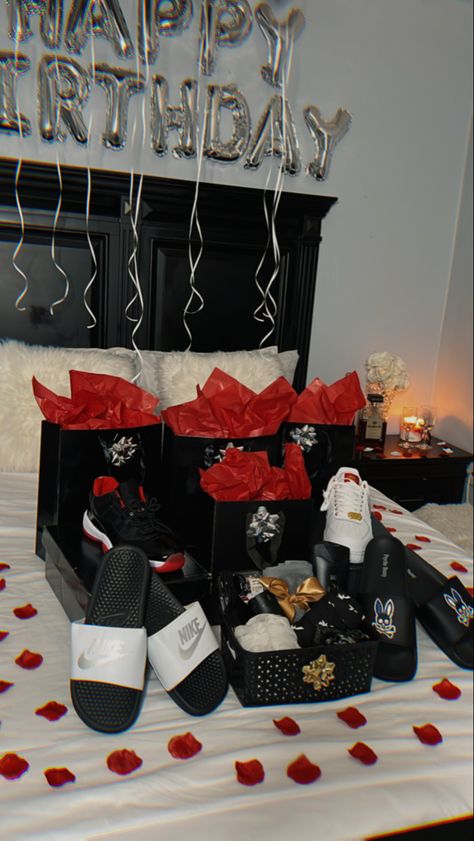 Surprise Decoration For Husband, Bedroom Decoration For Anniversary, Gifts On Bed Surprise Boyfriend, Valentines Set Up For Boyfriend, Boyfriend 18th Birthday Ideas Surprise, Decorated Hotel Room For Boyfriend Valentines Day, Gift On Bed Surprise, Birthday Bedroom Surprise For Him Boyfriends Cute Ideas, Birthday Things For Boyfriend