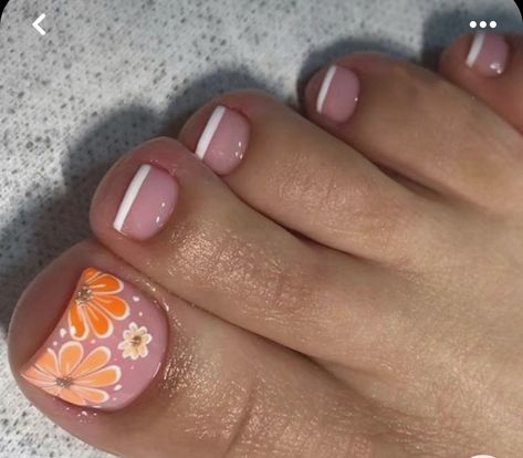 French Toe Nails, Yellow Toe Nails, Fall Toe Nails, Press On Toenails, Senses Preschool, Fake Toenails, Pedicure Nail Designs, Chic Nail Art, Gel Toe Nails