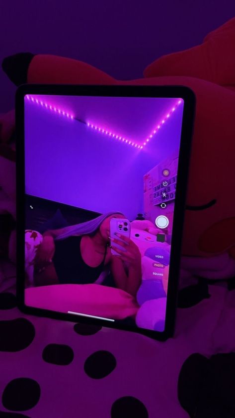 Led Light Pics Ideas, Baddie Aesthetic Photos, Cute Selfie Ideas No Face, Ipad Pictures Instagram, Baddie Pics Ideas, Ipad Pics Selfie, Insta Photo Dump Pics, Ipad Photo Ideas, Ipad Mirror Selfie