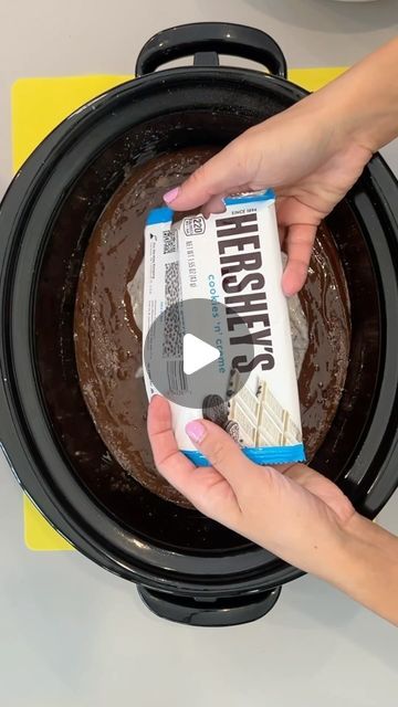 Jacky Has Fun on Instagram: "oreo lava cake in the crockpot #oreo #crockpot #cake #slowcooker #cakeidea #cakerecipe #recipeoftheday #bestrecipes #yummyfood #foodie #lavacake #dessert #dessertoftheday" Crockpot Desserts Easy Cake Mixes, Crockpot Lava Cake With Pudding, Oreo Lava Cake Recipe, Dessert Recipes Crockpot, Oreo Lava Cake, Crockpot Desserts Easy, Crockpot Chocolate Lava Cake, Crockpot Cakes, Crockpot Chocolate Cake