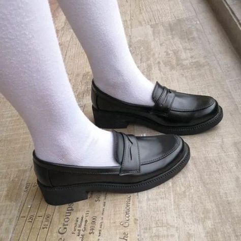 Brown School Shoes, Black School Shoes, School Uniform Shoes, Shoes For School, Black Shoes Heels, Girly Shoes, Aesthetic Shoes, Swag Shoes, Women's Loafers