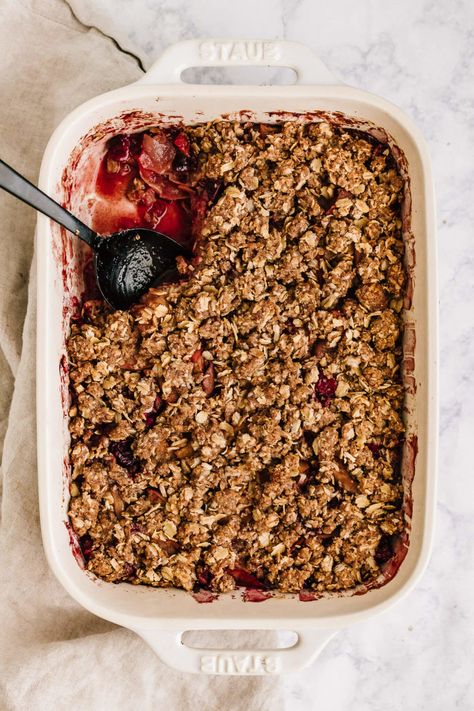 Vegan Cranberry Dessert, Gluten Free Winter Desserts, Fresh Cranberries Recipes, Cranberry Breakfast, December Recipes, Cranberry Crumble, Fresh Cranberry Recipes, Cranberry Crisp, Apple Cranberry Crisp