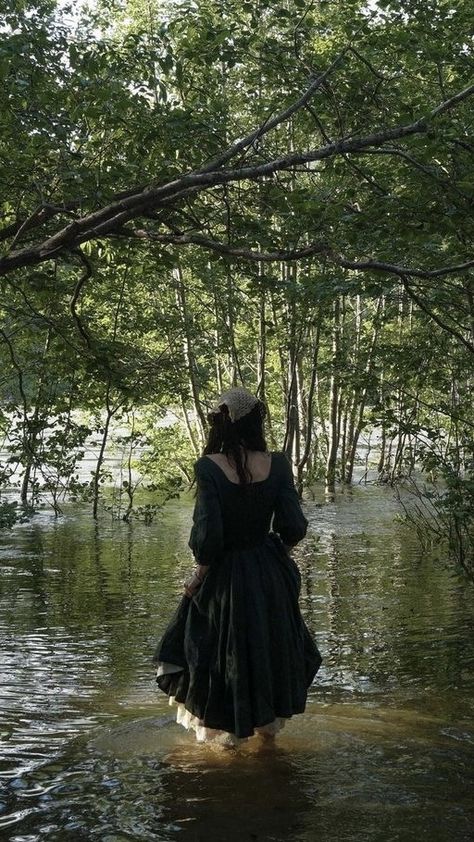 Forest Witch Aesthetic Fashion, Southern Gothic Aesthetic Fashion, Dark Fairy Aesthetic Clothes, Cottage Goth Aesthetic, Goth Cottagecore Aesthetic, Earthy Coquette, Dark Cottagecore Fashion, Swedish Folklore, Cottage Goth