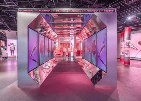 Nike Retail, Store Building, Corporate Event Design, Retail Store Interior Design, Retail Inspiration, Store Layout, Exhibition Booth Design, Uk Photography, Tradeshow Booth