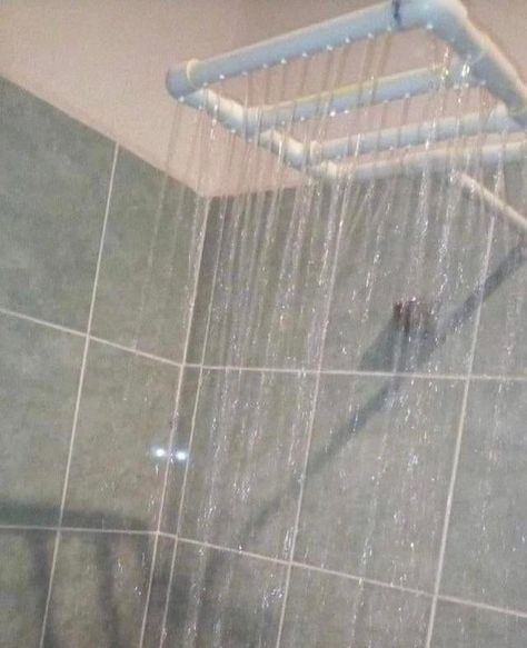 This DIY shower situation: Red Neck Hot Tub, Bed Cooling System, Pallet Stairs, Home Alarm System, Laundry Solutions, Tape Painting, Shower Head Holder, Diy Shower, Umbrella Holder