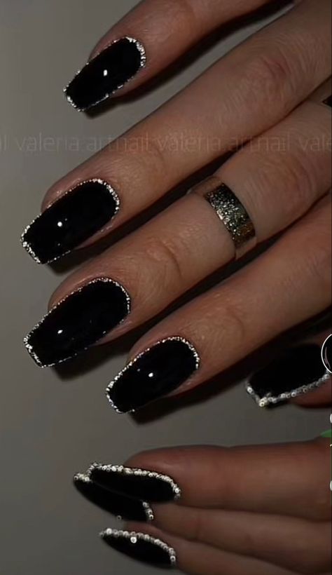 Black Prom Nails, Black Silver Nails, Maroon Nail Designs, Black Nail Ideas, Hoco Nails, Black Nails With Glitter, Black And White Nails, Maroon Nails, Nails With Glitter