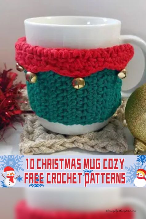 Christmas Cup Cosy Crochet, Christmas Crochet Mug Cozy, Crochet Christmas Mug Cozy, Mug Cozy Crochet Pattern Free, Crochet Mug Cozy Free Pattern, Crochet Christmas Cozy, Christmas Card Crochet, Diy Coffee Sleeve, Mug Cozy Crochet