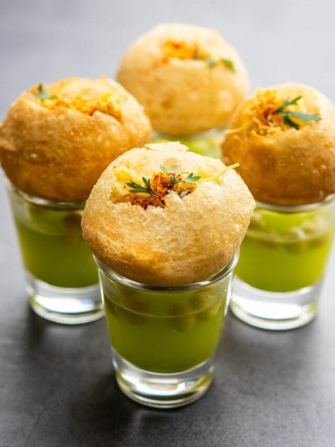 Easy Pani Puri Recipe To Try At Home Pain Puri Recipe, Bel Puri Recipe, Pani Puri Pani Recipe, Pan Puri, Pani Puri Shots, Wedding Canapes, Pani Puri Recipe, Puri Recipe, Plating Ideas