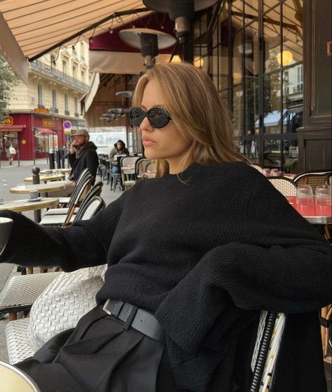 Barcelona Autumn, Gangsters Paradise, French Aesthetic, French Lifestyle, Cafe Aesthetic, Mode Casual, Street Style Winter, Winter 2022, Photo Styling