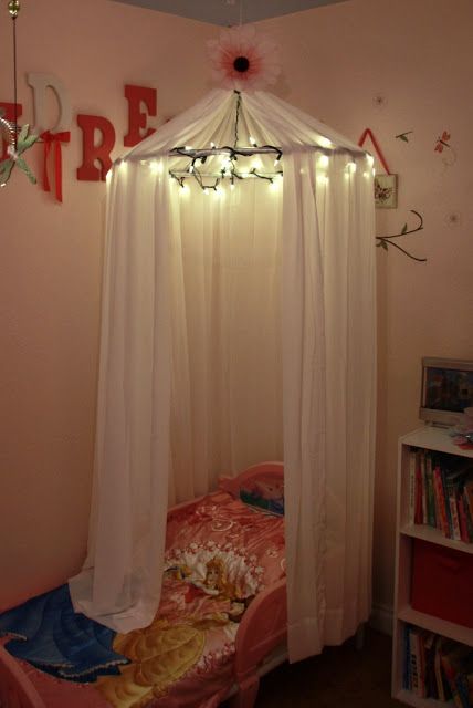 no sew DIY: Little Girls Bed Canopy with Lights I know a Special Little Girl who would love this!!! Canopy With Lights, Bed Canopy With Lights, Girls Canopy, Girls Bed Canopy, Girls Bed, Canopy Bed Diy, Diy Canopy, Princess Room, Simple Bed