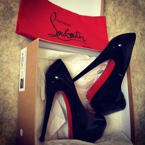 Outfits With Red Bottom Heels, Platform Red Bottom Heels, Red Bottom Heels Outfit Classy, Loubitons Heels, Loubuitton Shoes, Red Bottom Heels Outfit, Louboutin Heels Aesthetic, Louboutin Heels Outfit, Louboutin Platform Heels