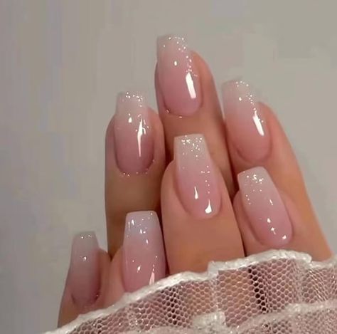 Graduation Nails, Coffin Press On Nails, Blush Nails, White Nail, Spring Nail Art, Gradient Nails, Pink Nail, Stick On Nails, Manicure Y Pedicure