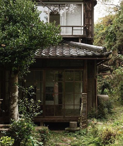 Comfort Aesthetic, Life In The Countryside, Japon Illustration, Japanese House, Cabins In The Woods, Dream House Decor, House In The Woods, House Inspo, Architecture Model