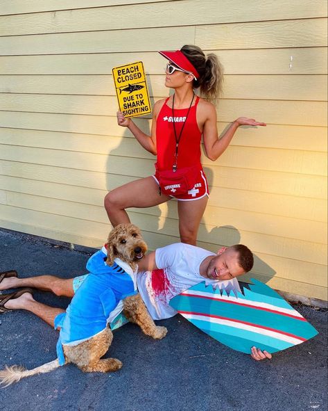 Bariloche, Ocean Theme Spirit Week, Shark And Surfer Costume, Sea Themed Party Outfit, Beach Day Spirit Day, Lifeguard And Shark Costume, Shark And Lifeguard Costume Couple, Life Guard And Shark Halloween Costume, Beach Dress Up Day At School