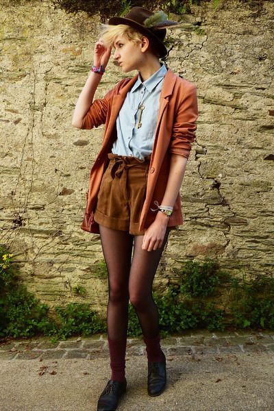 Enby Style, Enby Outfits, Enby Fashion, Genderqueer Fashion, Postpartum Fashion, Legs Outfit, Dark Academia Outfit, Gender Fluid Fashion, Green Feather