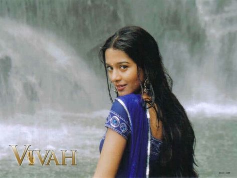 Amrita Rao and shahid Kapoor Amrita Rao Vivah, Vivah Movie Pics, Vivah Movie, Retro Bollywood Fashion, 90s Bollywood Fashion, Amrita Rao, Desi Love, Bollywood Pictures, Retro Bollywood