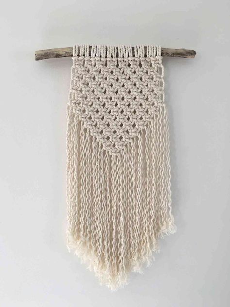 Macrame Wall Hanging Pattern Free, Diy Macrame Necklace Tutorial, Macrame Necklace Tutorial, Diy Macrame Necklace, Easy Macrame Wall Hanging, Macrame Designs, Small Macrame Wall Hanging, Macrame Wall Hanging Tutorial, Macrame Wall Hanger