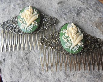 Filigree hair comb | Etsy Antique Hair Combs, Elven Jewelry, Hair Comb Accessories, Clay Polymer, Hair Combs, Funky Jewelry, Floral Hair, Dream Jewelry, Vintage Hairstyles