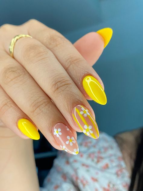 Summer Yellow Nails, Yellow Nail Art, Unghie Nail Art, Summer Yellow, White Nail, Nails 2024, Yellow Nails, Chic Nails, Short Acrylic Nails