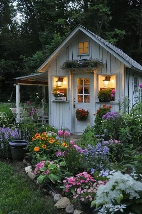 Cute Garden Shed, Garden She Shed, Cute Shed, Summer House Ideas, Winter Planter Ideas, Cottage Garden Sheds, Country Cottage Living, Garden Shed Ideas, Shed Landscaping