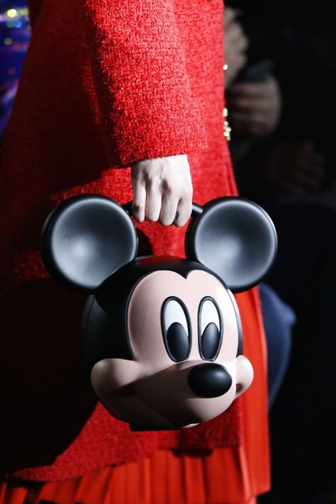 Gucci Look: This Mickey Mouse Bag Gucci Satchel, Mickey Mouse Bag, Gucci Runway, Gucci Spring, Disney Handbags, House Mouse, Jane Birkin, Fashion Week Runway, Trending Handbag