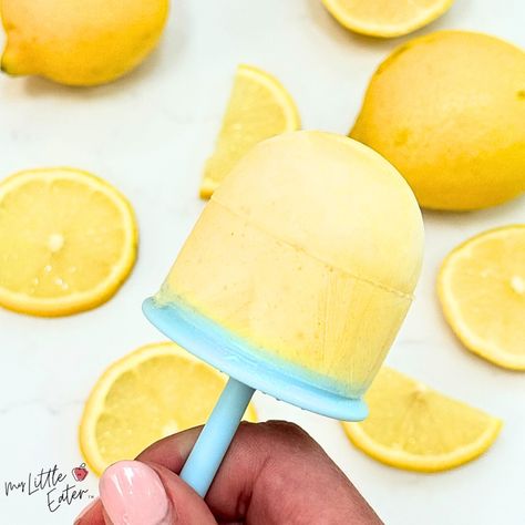 Popsicles for babies: How to serve them safely & 9 healthy recipes - My Little Eater Popsicles For Babies, Baby Smoothie, Baby Popsicles, Baby Smoothies, Baby Meal Plan, Baby Led Feeding, Healthy Popsicles, Homemade Popsicles, Feeding Toddlers